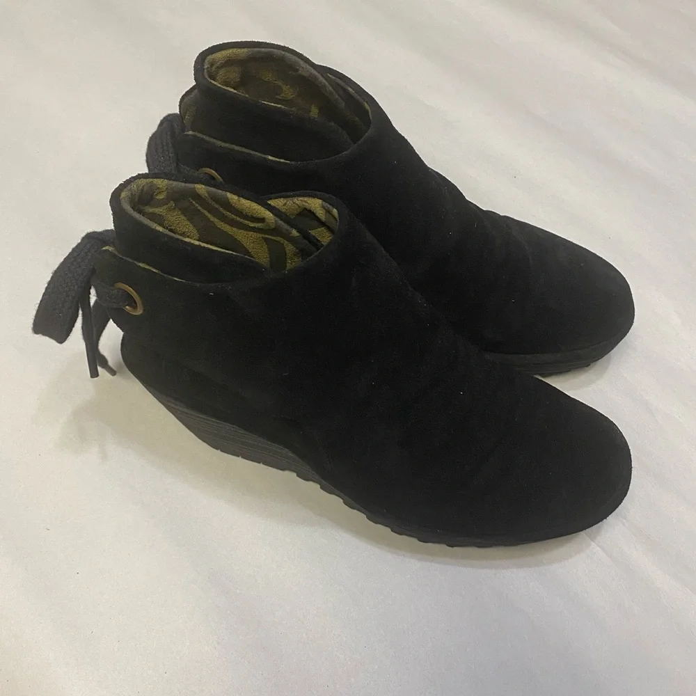 Fly London Women’s Yebi Wedge Ankle Boots Size US 6-6.5 Black Suede Round Toe